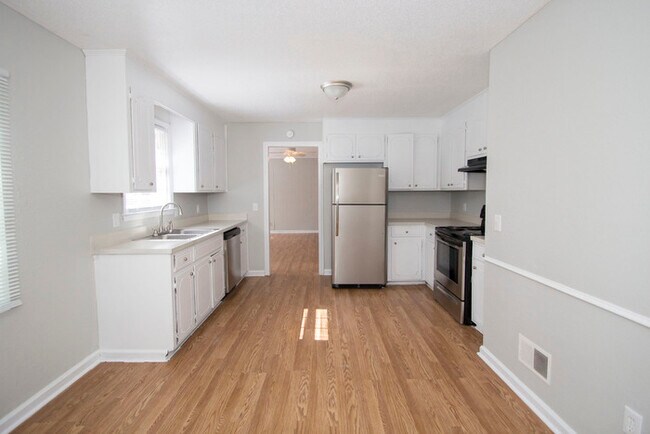 Foto del edificio - 2504 Banner Hill Rd