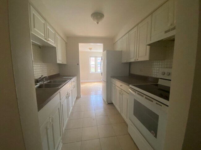 Foto del edificio - 7035 W Irving Park Rd