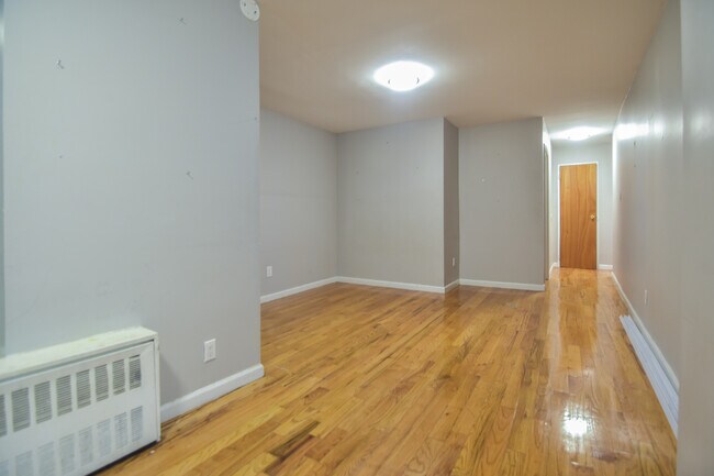 Foto del edificio - 201 W 120th St
