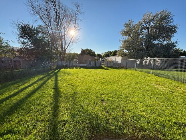 Foto del edificio - 4035-4037 Amber Ln