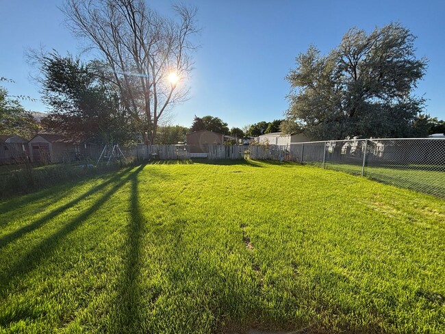 Building Photo - 4035-4037 Amber Ln