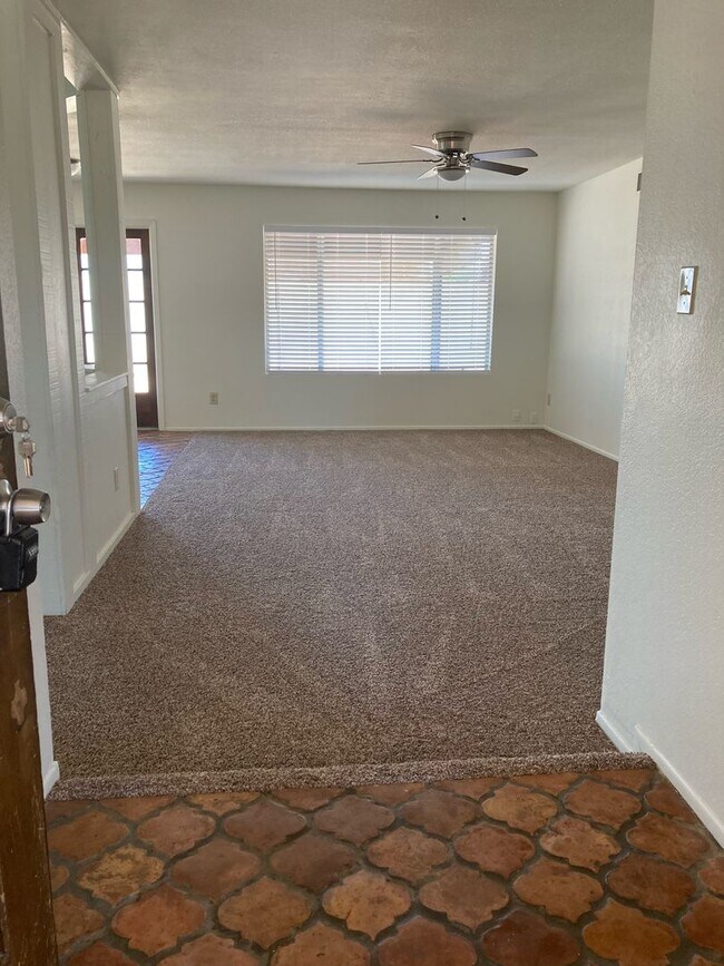 Foto del edificio - 3 bed plus office ranch home in Chandler (...