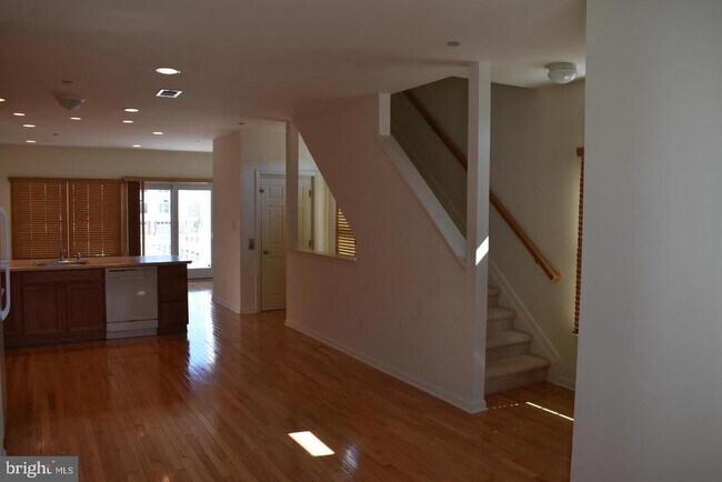 Building Photo - 72 Chelsea Ct