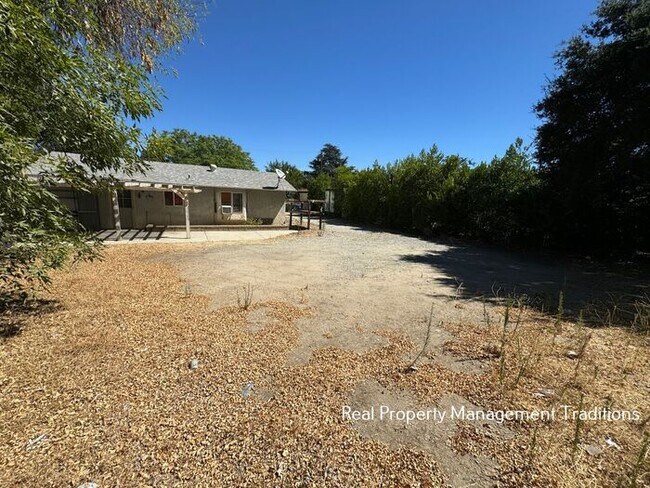 Building Photo - Great granny-flat located in beautiful Pla...