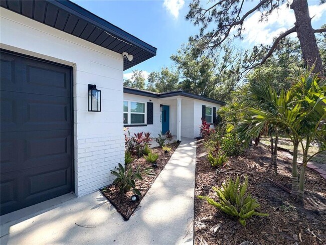 Building Photo - 3054 Adrian Ave