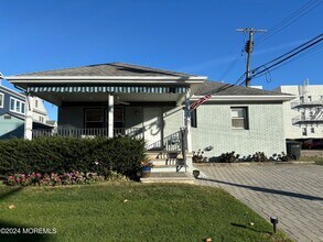 Building Photo - 206 Beach Ave