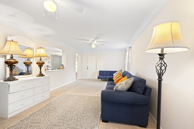 Building Photo - Flamingo Estates - single family home, close to Downtown and pet friendly!