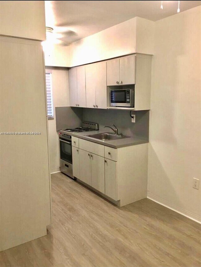 Building Photo - 6511 Santona St
