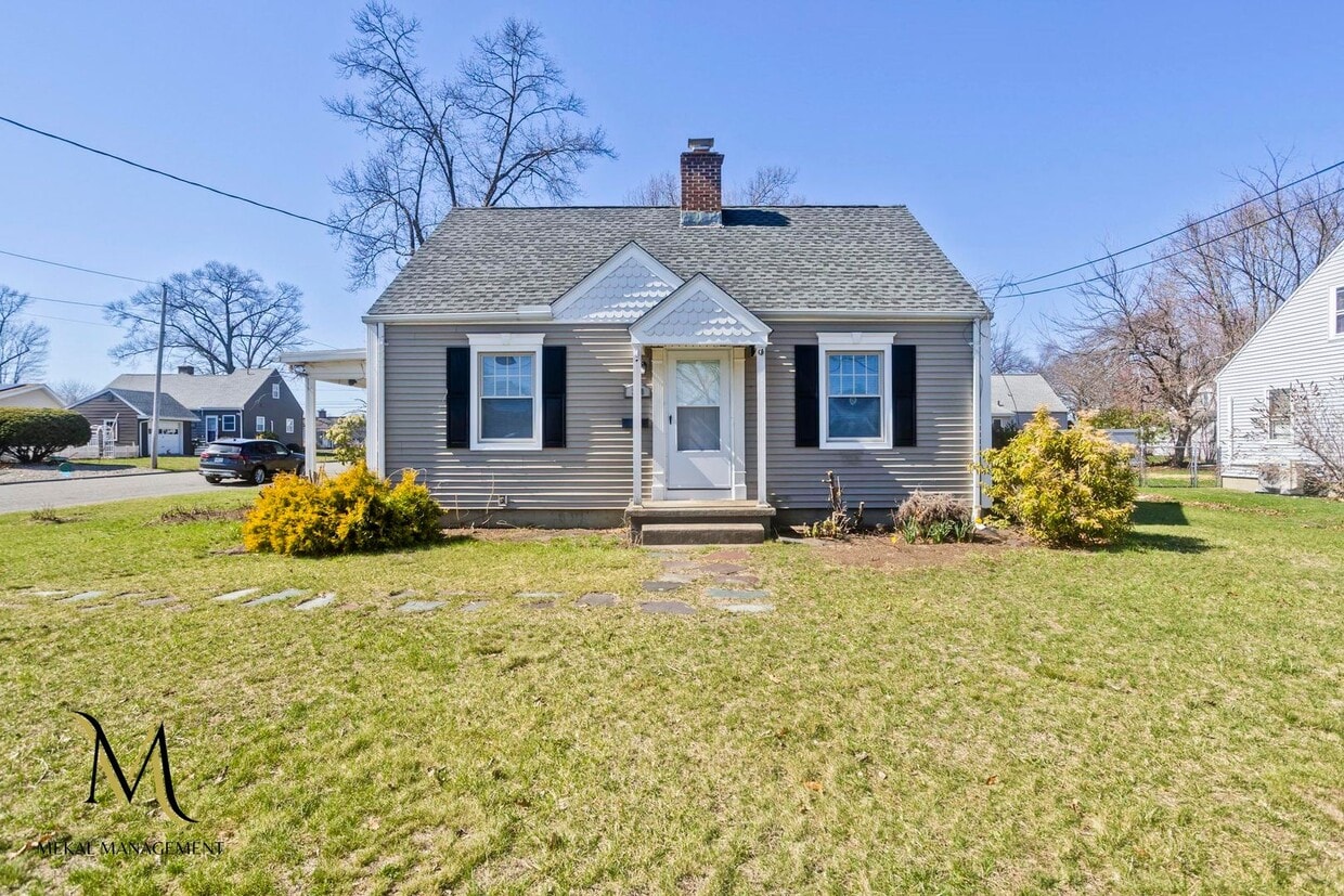 3 Bedroom Single Family Home in East Forest Park Springfield, MA! - 3 Bedroom Single Family Home in East Forest Park Springfield, MA!