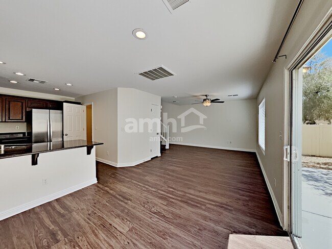 Foto del edificio - 9511 Milkweed Canyon Ave
