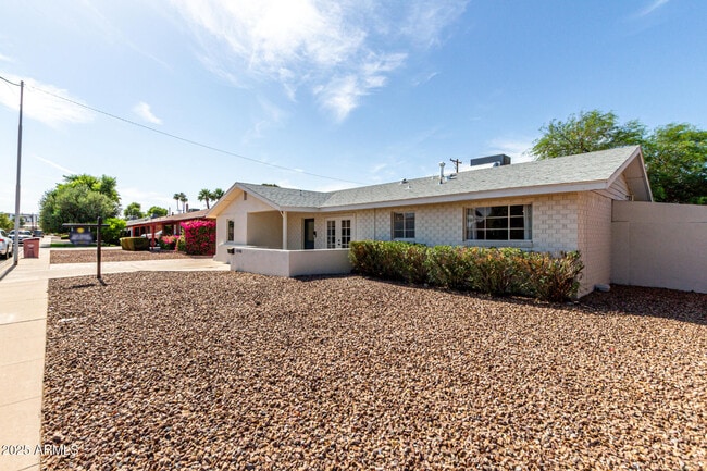 Foto del edificio - 7440 E Hubbell St