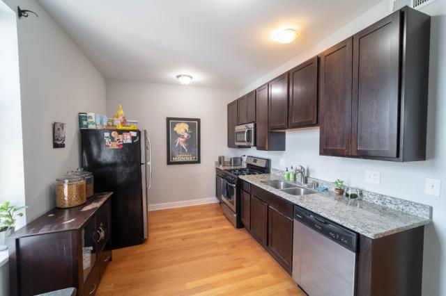Building Photo - 2 bedroom in CHICAGO IL 60647