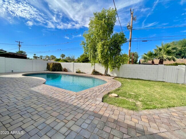 Building Photo - 8226 E Sells Dr