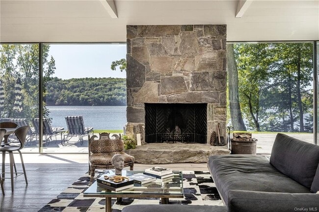 Building Photo - 258 Island Dr