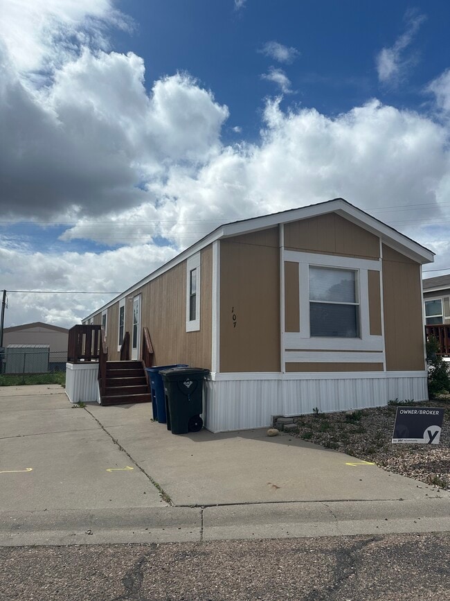 Building Photo - 2025 E Jemez Rd