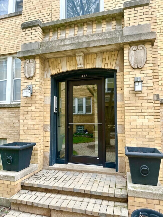 Foto del edificio - 1334 W Estes Ave