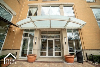 Building Photo - 1640 Maple Ave