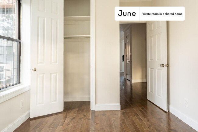 Foto del edificio - Private bedroom in 4 bed/1 bath Home