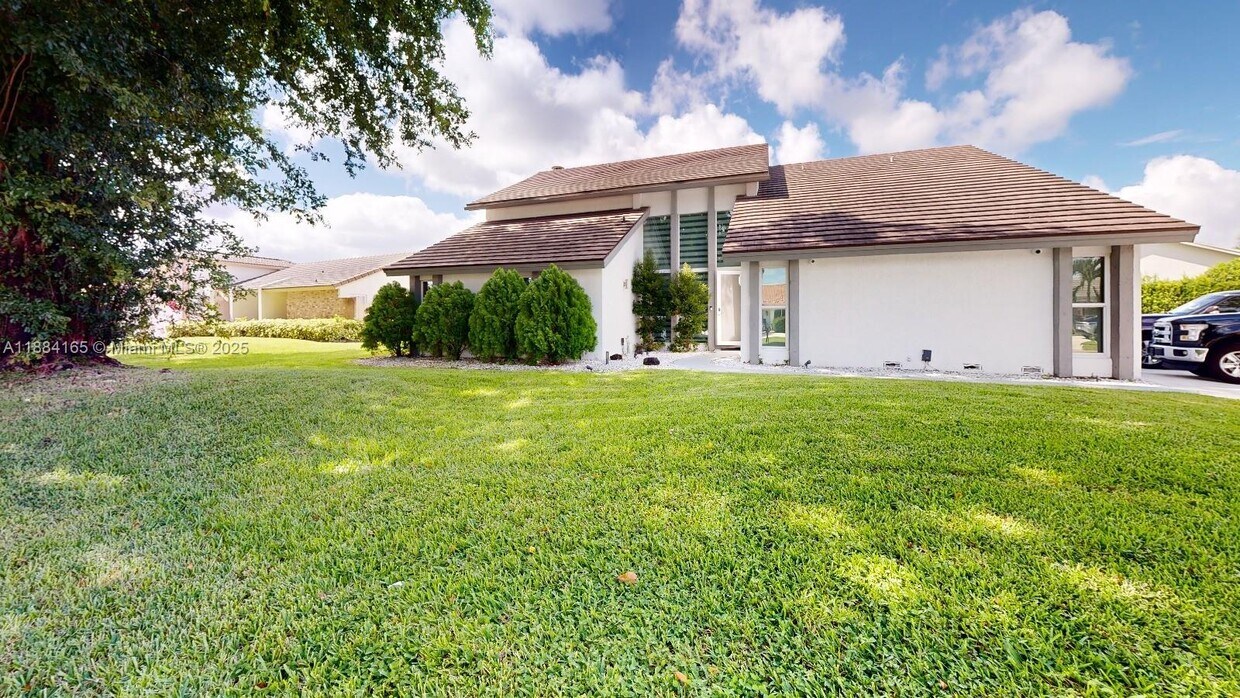 Foto principal - 1055 NW 99th Ave