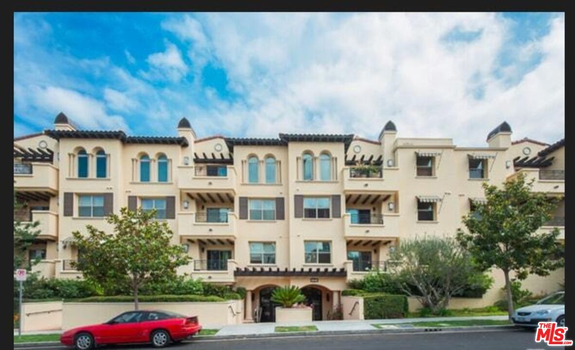 Foto del edificio - 5037 Rosewood Ave