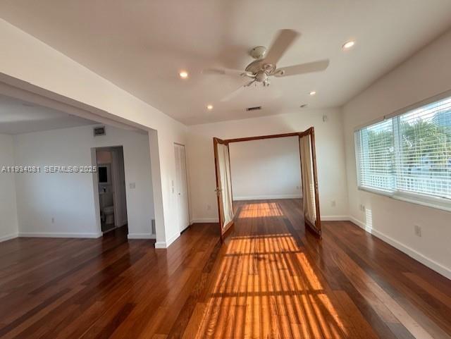 Foto del edificio - 7207 Bay Dr