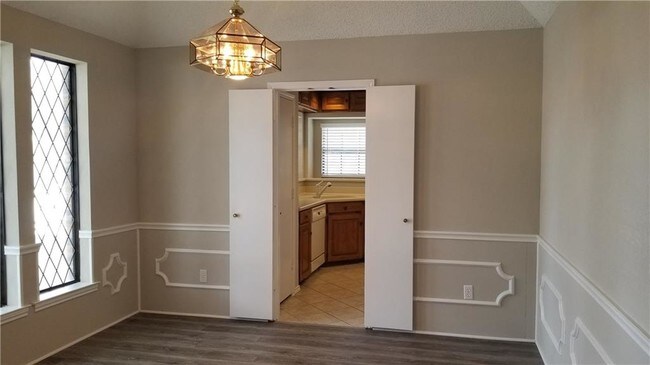 Foto del edificio - 4633 Hillside Dr