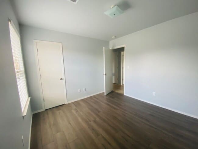 Building Photo - 200 E Marietta Ct