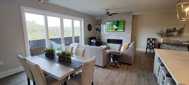 Building Photo - 1208 Commerce St