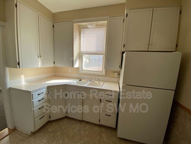 Foto del edificio - 420 E Madison