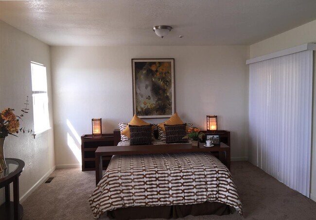 Foto del edificio - 9028 Burr St