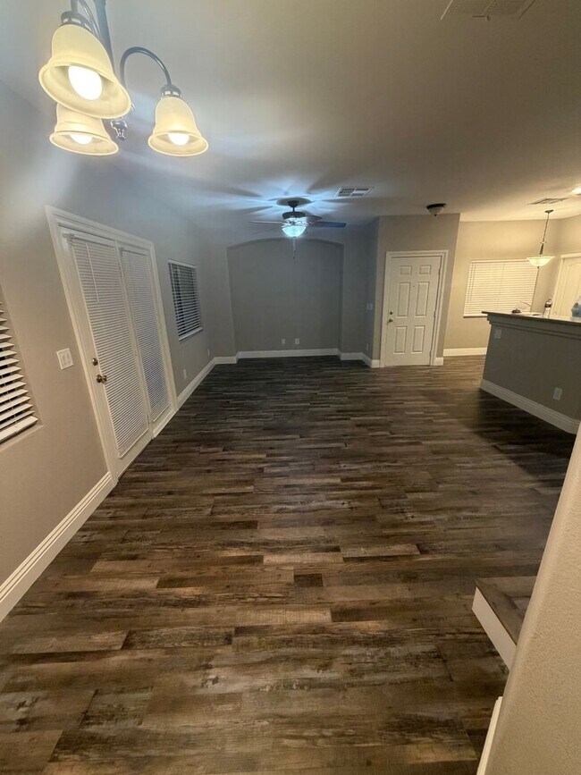 Foto del edificio - Avail 12/29/25 NW CONDO 2/2.75/2 CAR