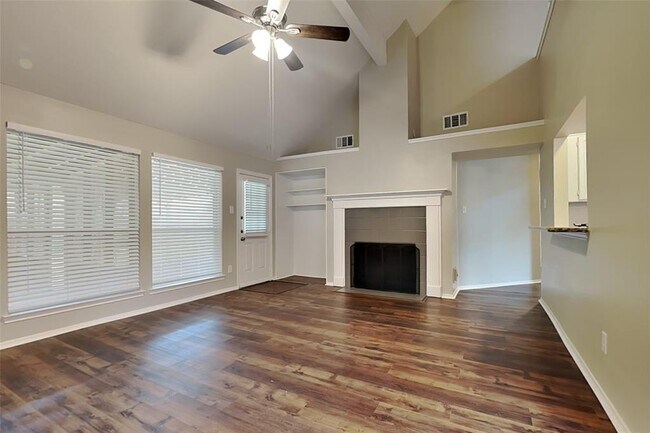 Foto del edificio - 4826 Pecan Grove Dr