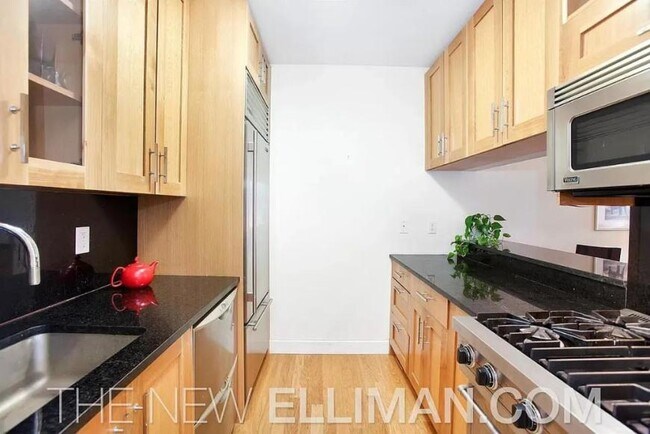Building Photo - 0 bedroom in NEW YORK NY 10006