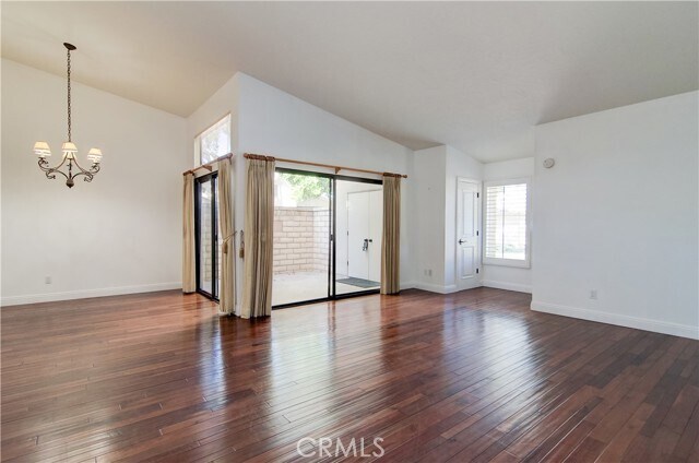 Foto del edificio - 8566 Fallbrook Cir