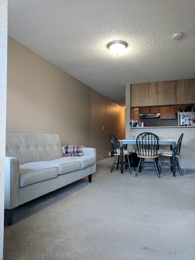 Foto principal - 4327 8th Ave NE