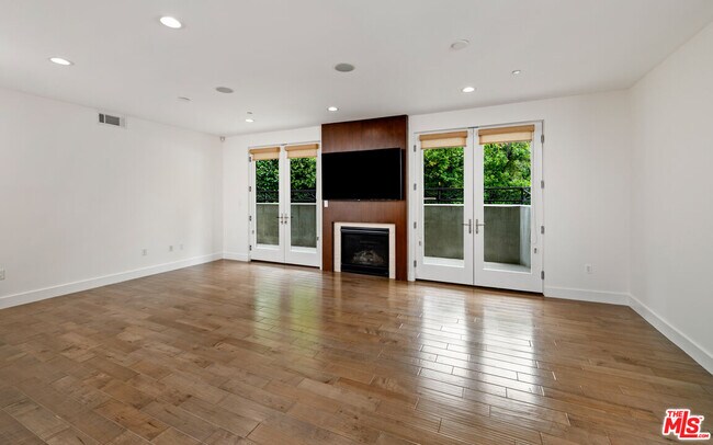 Foto del edificio - 1304 S Roxbury Dr