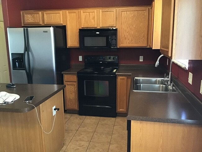 Building Photo - Beautiful 3Bed & 2Bath w/ Den, near Davis Monthan, Vail school district