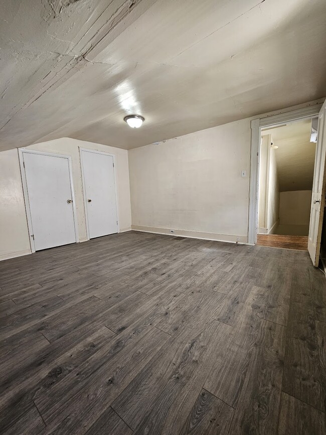 Building Photo - 343 E Prospect St