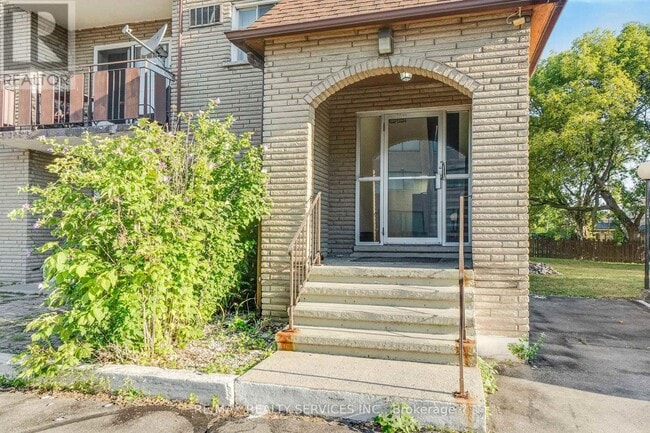 Building Photo - 4218-4218 Portage Rd
