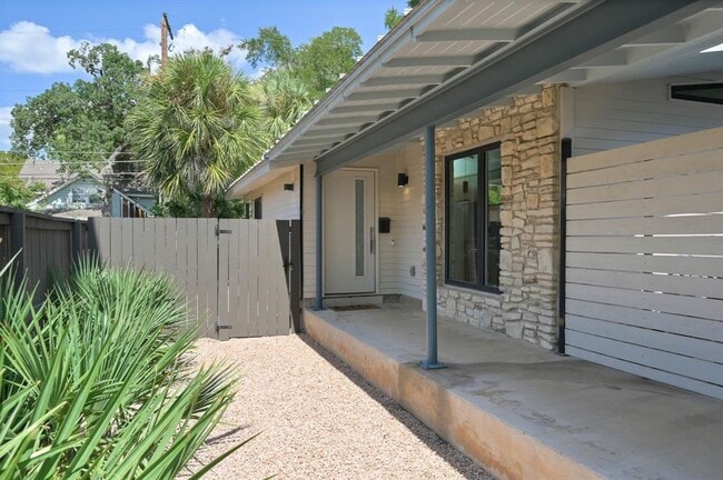Building Photo - 3304 Bonnie Rd