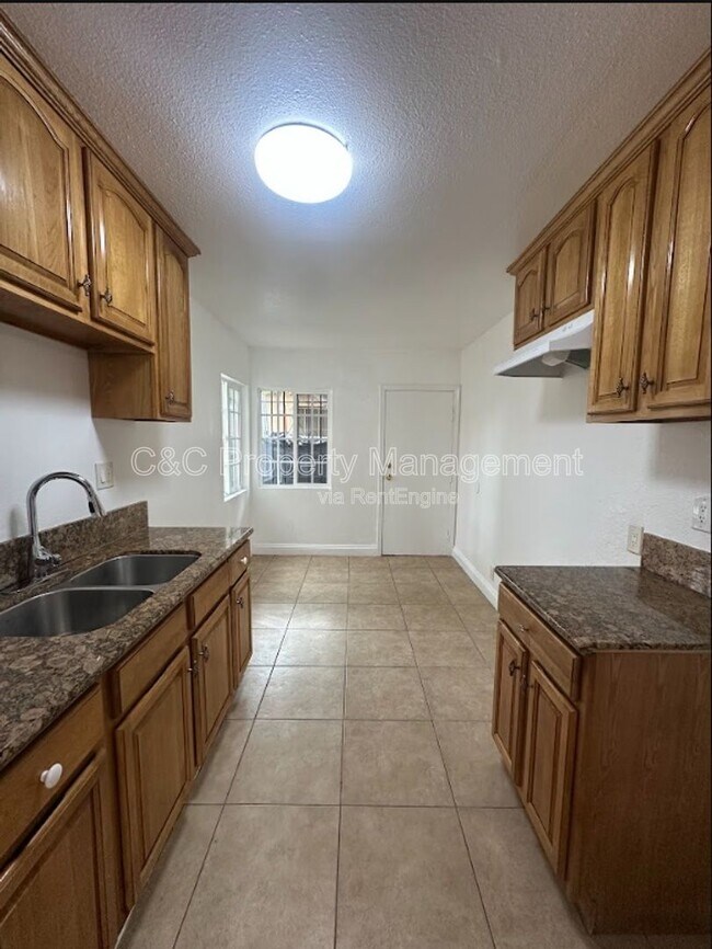 Foto del edificio - 1143 W 91st St