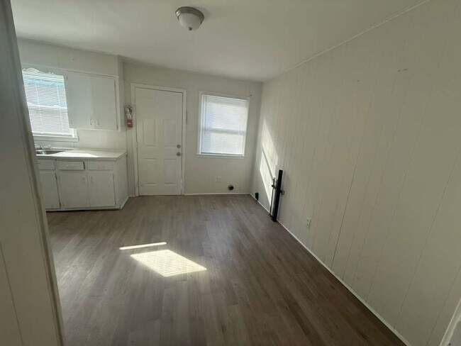 Foto del edificio - 618 Eastview Ct