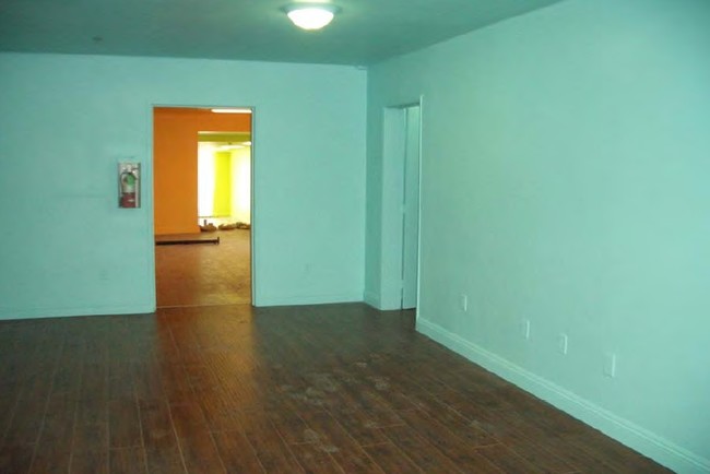 Foto del edificio - 4007 W 6th St