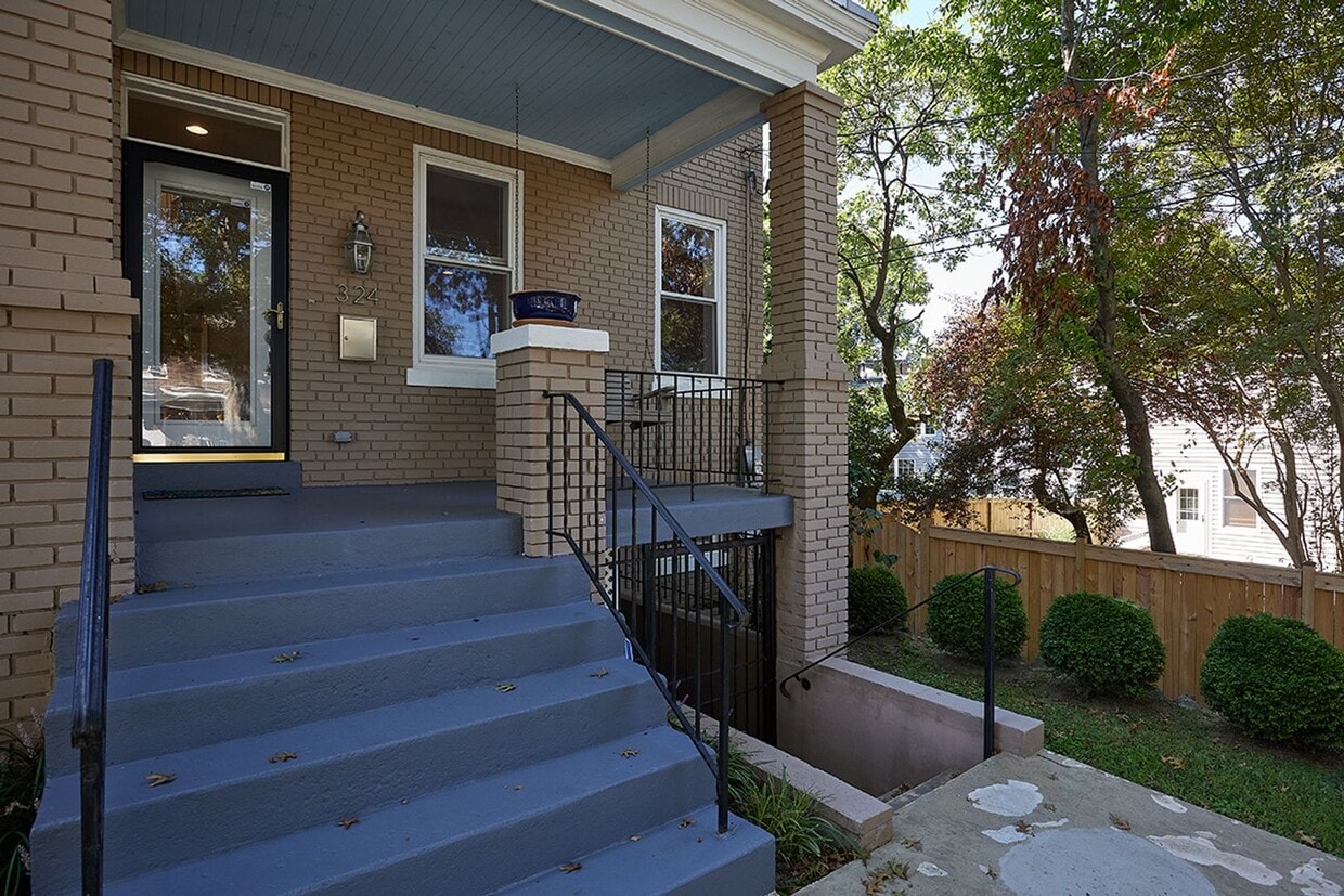 Petworth Stunner with Garage - Petworth Stunner with Garage