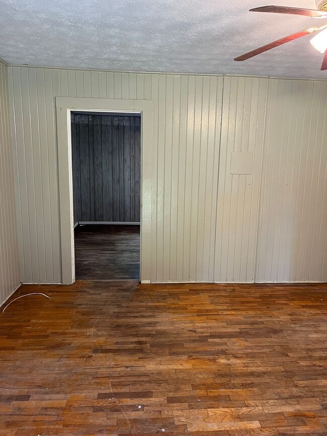 Building Photo - 3 Bed 1 Bath House