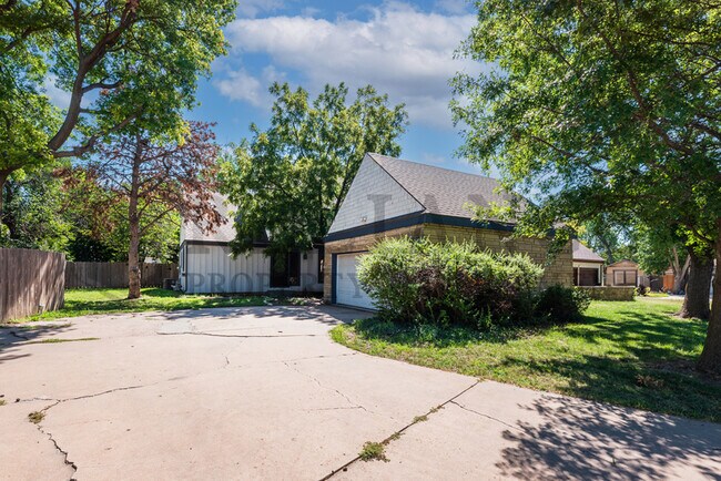 Building Photo - 7211 Bainbridge Rd