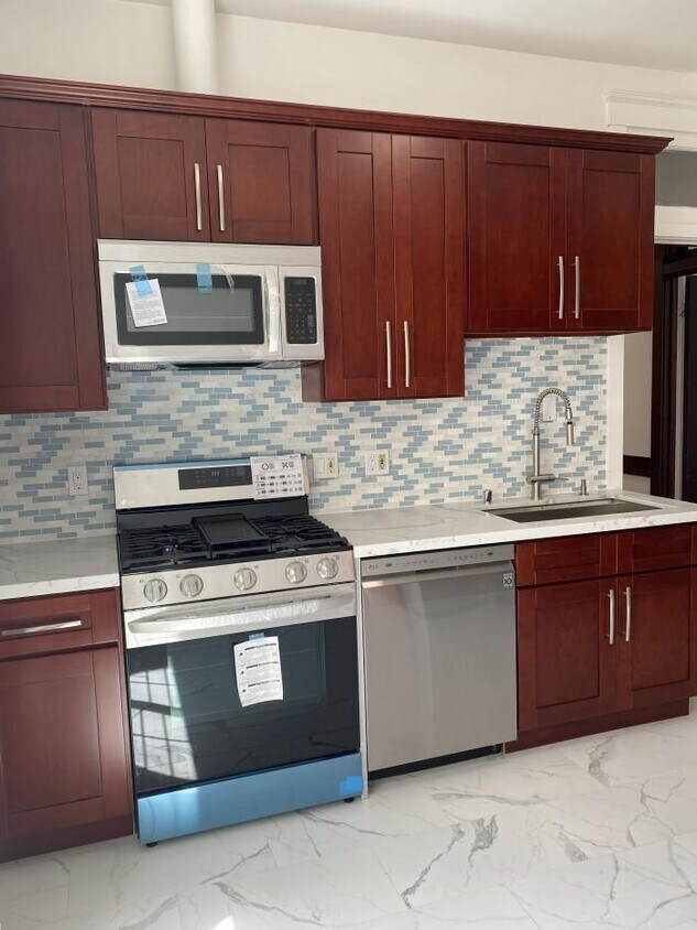 Foto principal - 5 bedroom in San Francisco CA 94112