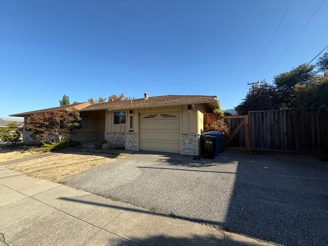 Foto del edificio - 15900 Los Gatos Almaden Rd
