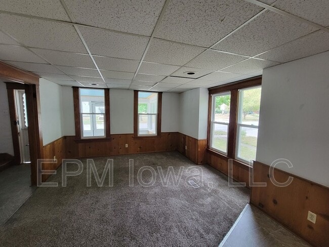 Building Photo - 521 W 22nd St