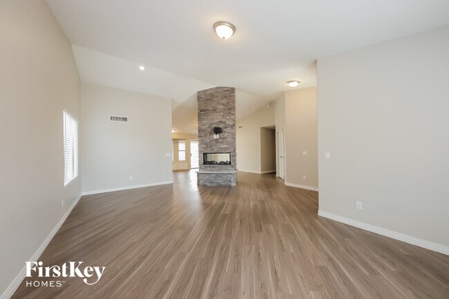 Building Photo - 8832 W Acapulco Ln